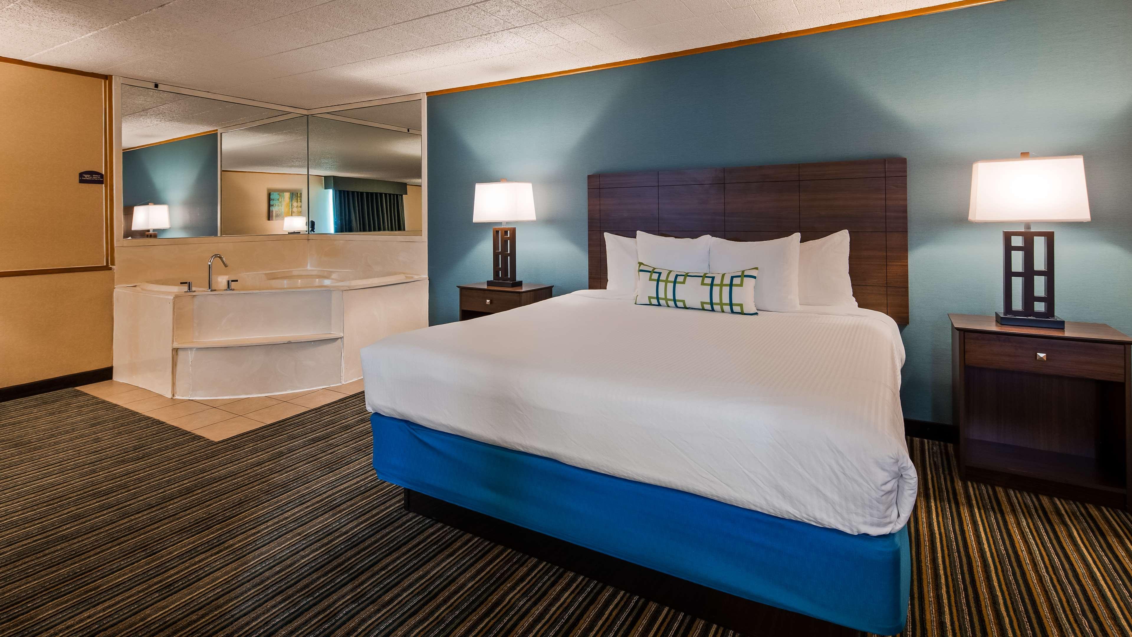 Best Western Woodhaven Inn Екстер'єр фото