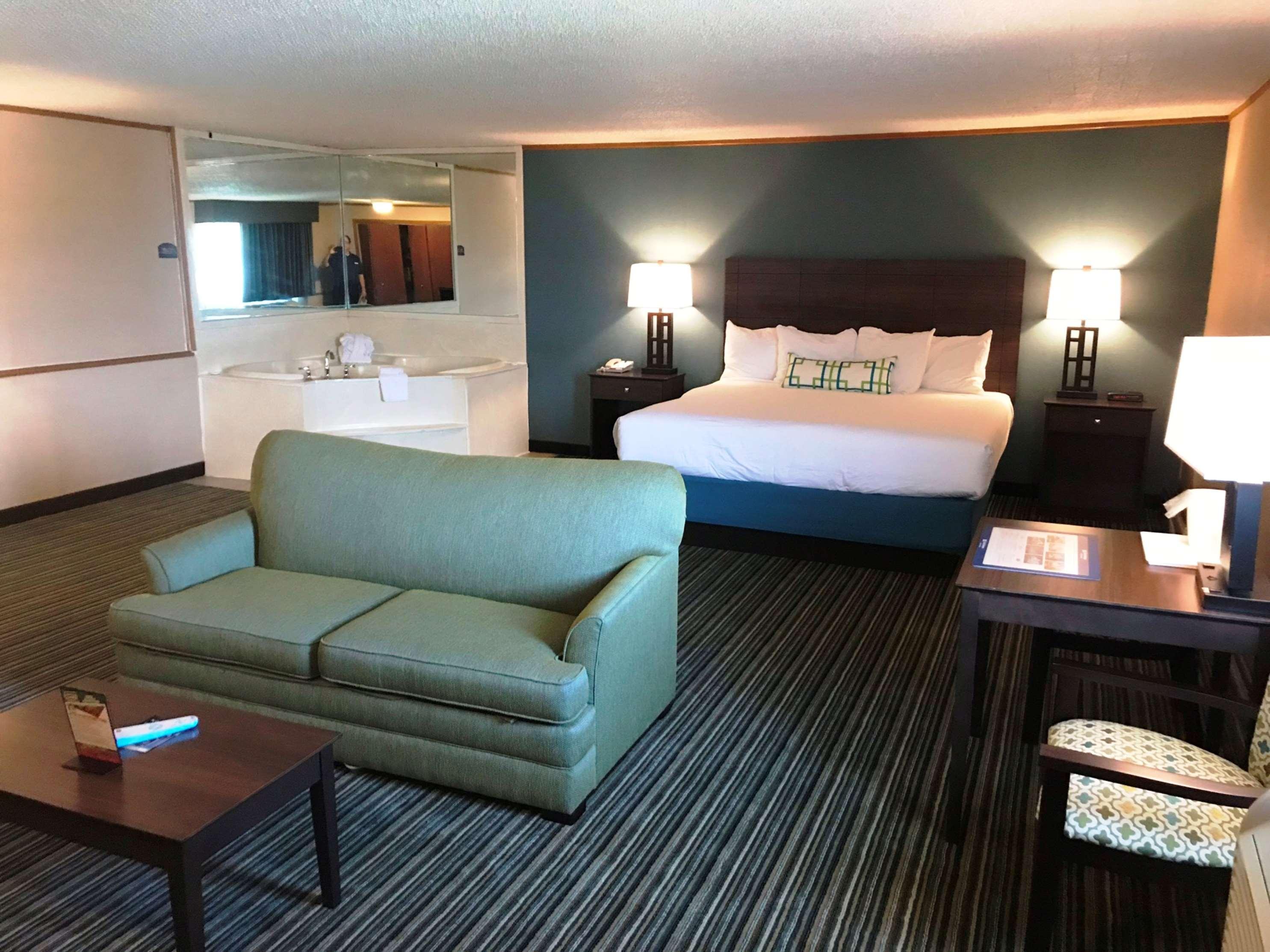 Best Western Woodhaven Inn Екстер'єр фото