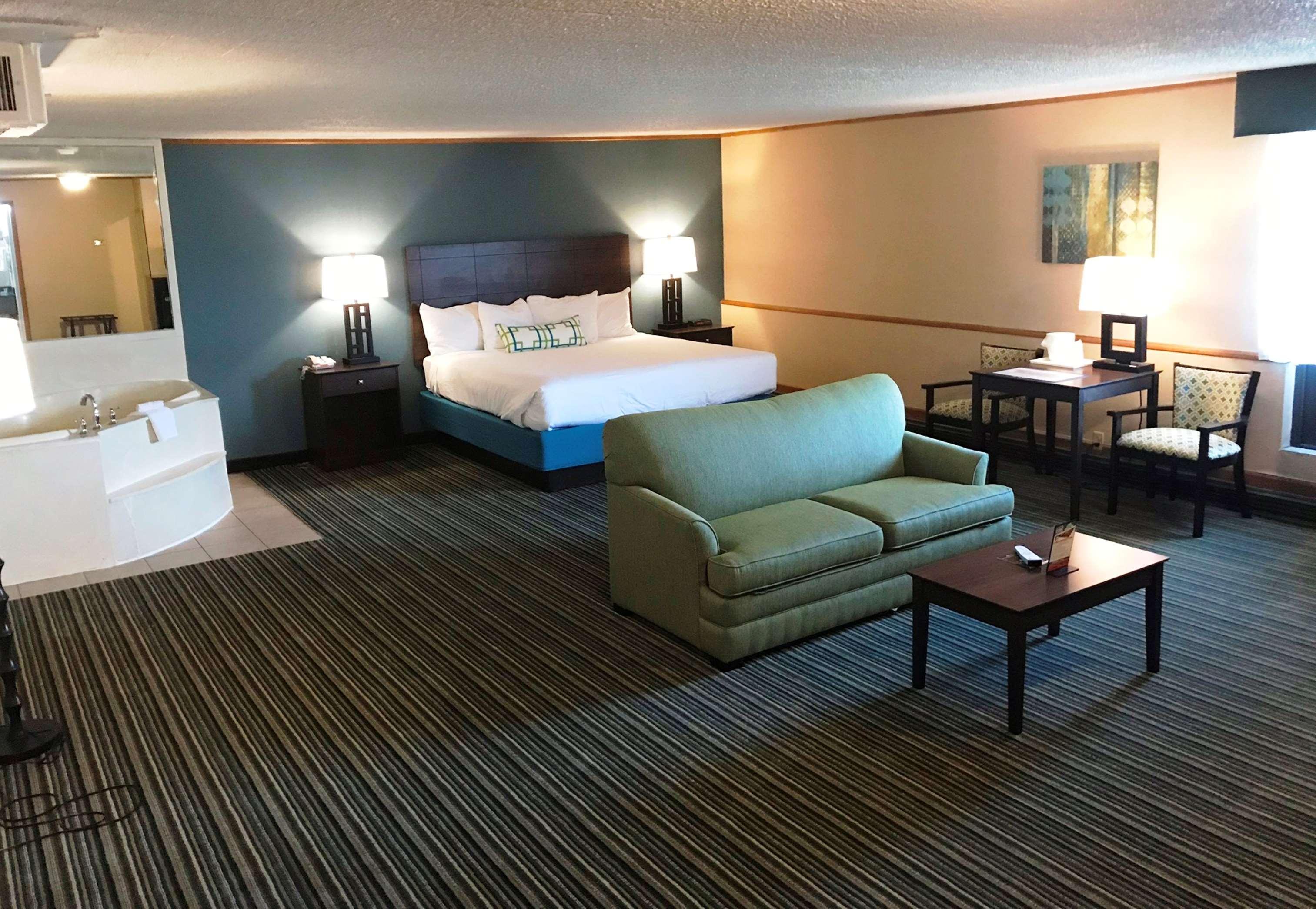 Best Western Woodhaven Inn Екстер'єр фото