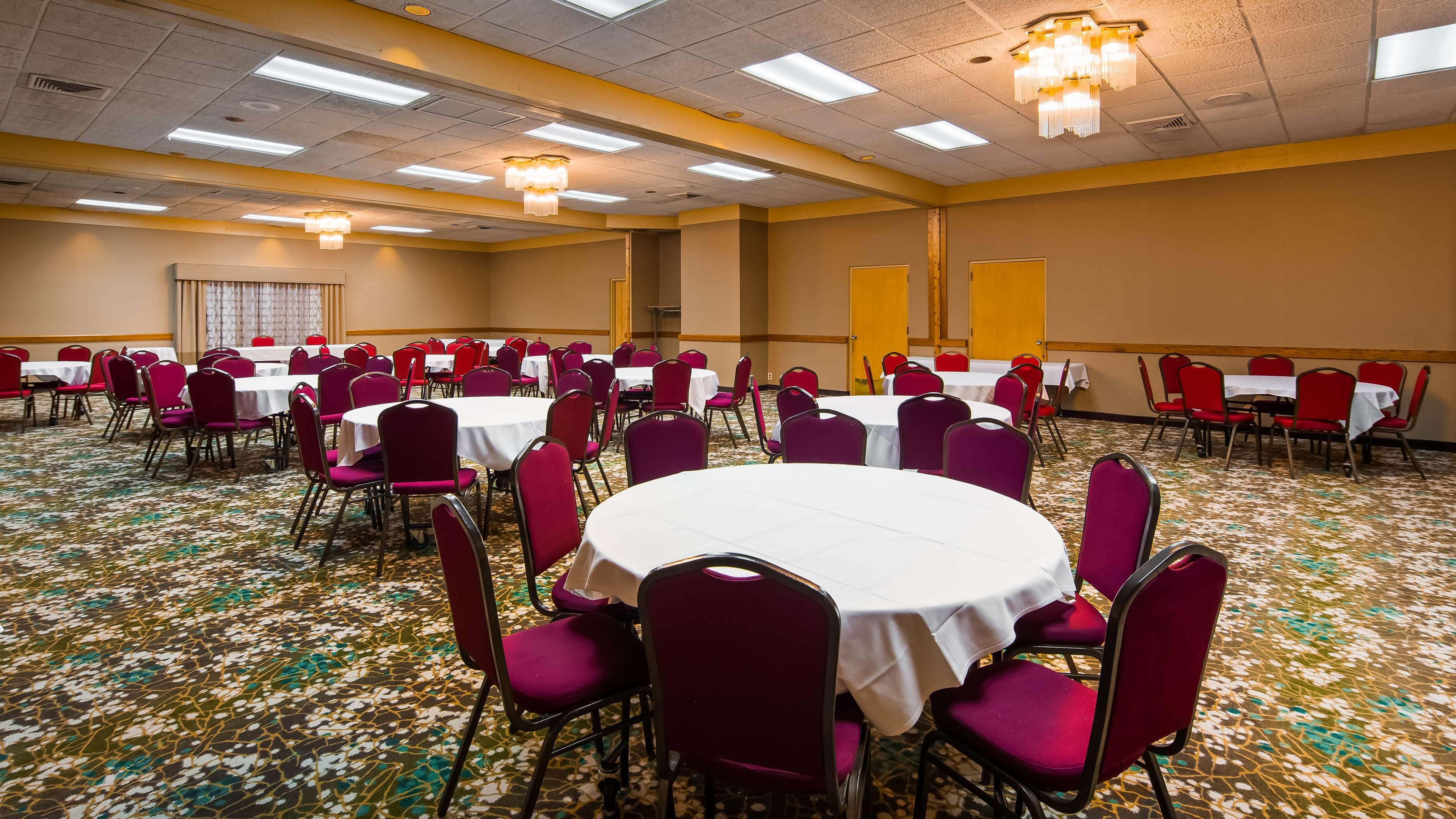 Best Western Woodhaven Inn Екстер'єр фото