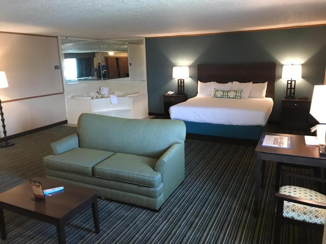 Best Western Woodhaven Inn Екстер'єр фото